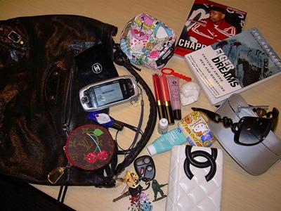 Top 10 things we girls carry in our handbags